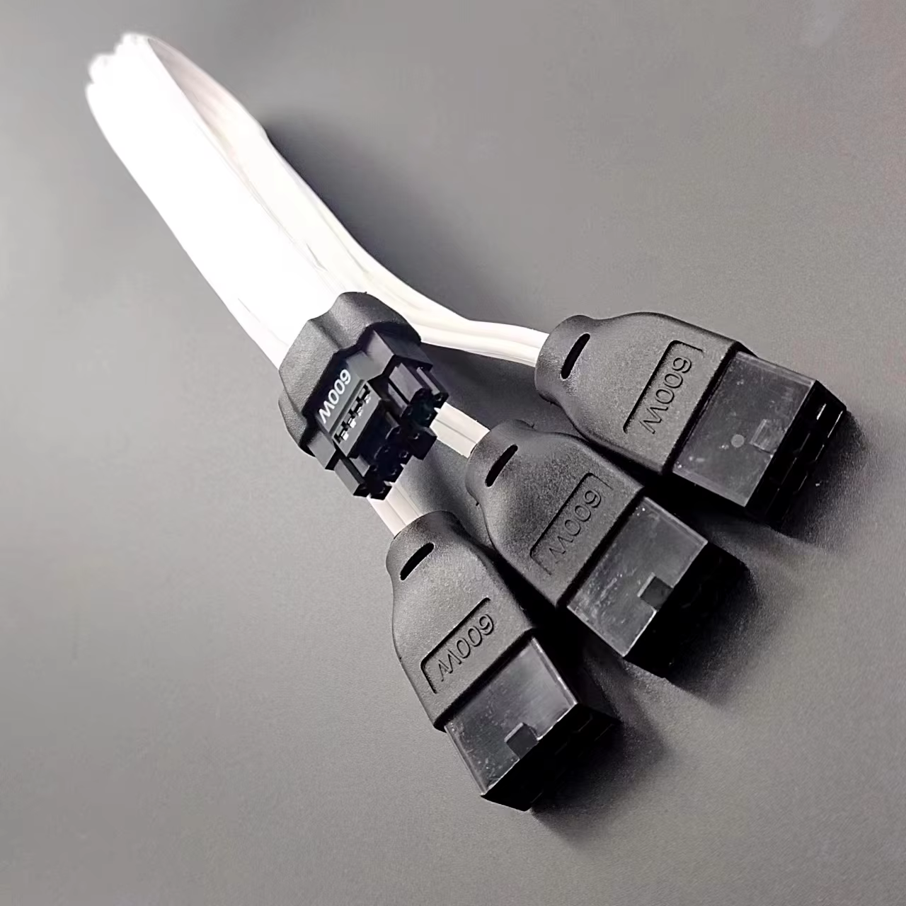 PCIe 5.0 12VHPWR 16Pin（12+4）轉 3×8Pin（6+2）30cm 16AWG 顯示卡電源線